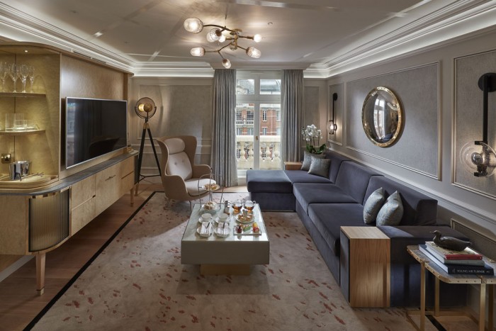london-2017-suite-knightsbridge-living-room (1)