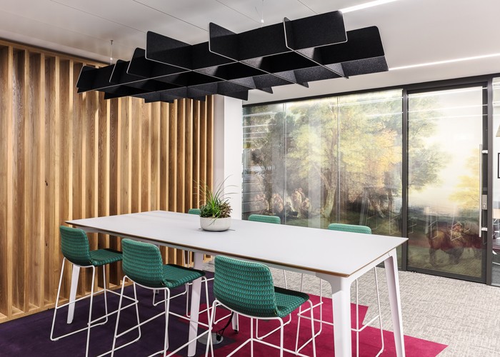 Web-2Buzzigrid-light-over-meeting-table