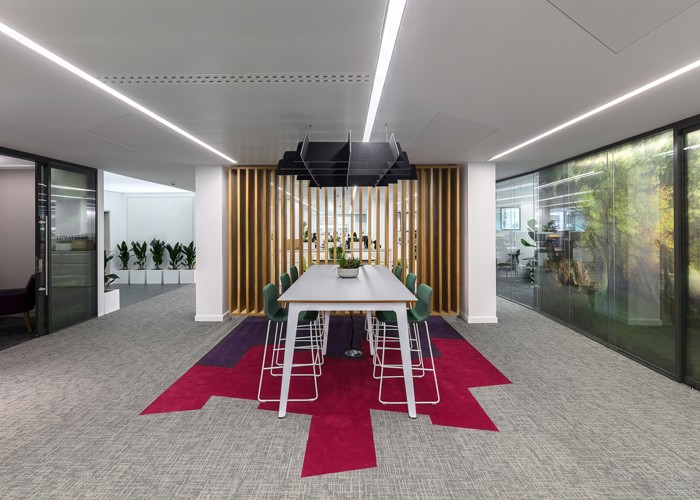 web-Slatted-oak-screen-divides-first-two-collaboration-spaces_B-(2000x1333)