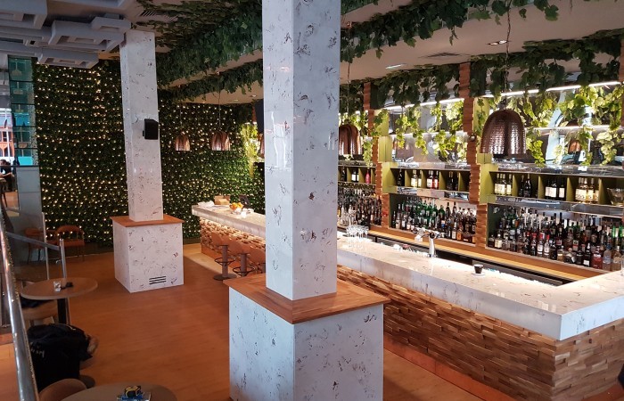 Design-Insider-Versital-The-Sir-Thomas-Bar-700x450