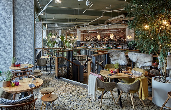 Design Insider Newmor Folly Inside Chairs Wallcoverings